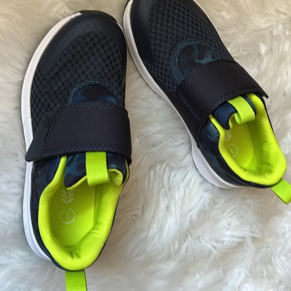 All in motion kids shoes 👟 - Picture 7 of 7